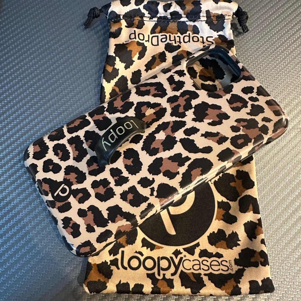 IPhone 11 Pro Max leopard loopy case